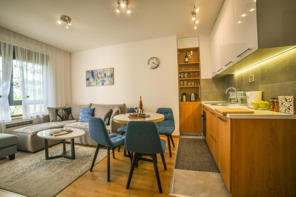 Apartman Silver Lux ซลาตีบอร์ ภายนอก รูปภาพ